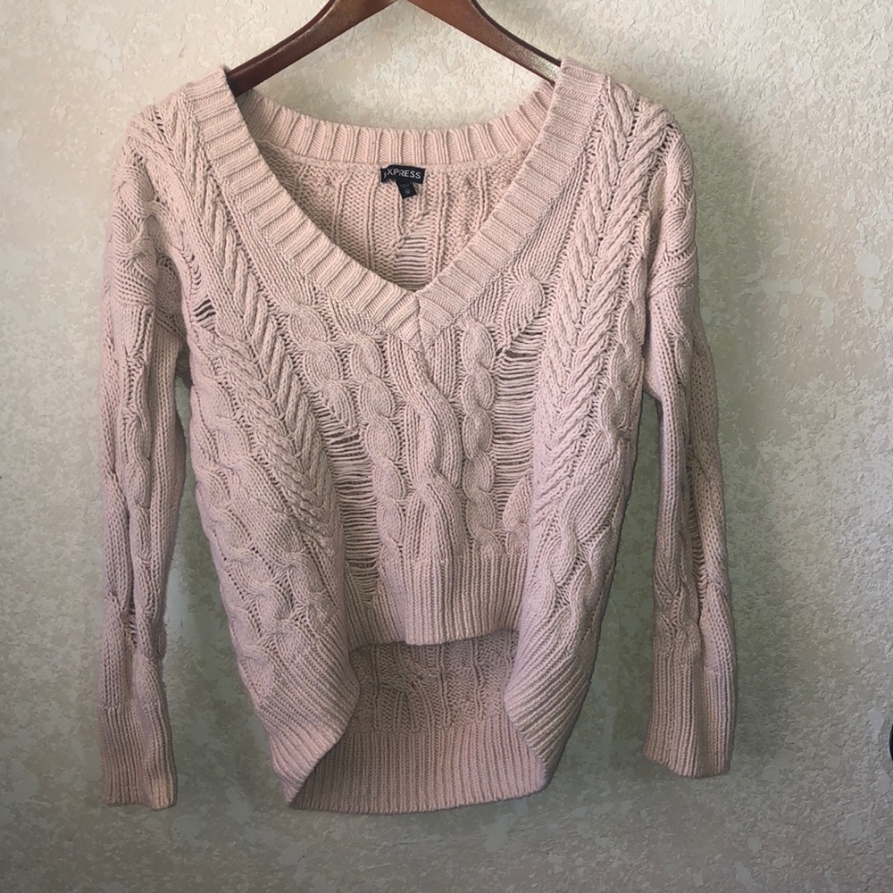 Cabel knit V-neck sweater